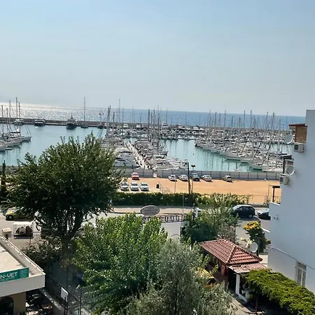 Kusadasi Sahil Seridinde Sueper Manzali Daire Διαμέρισμα